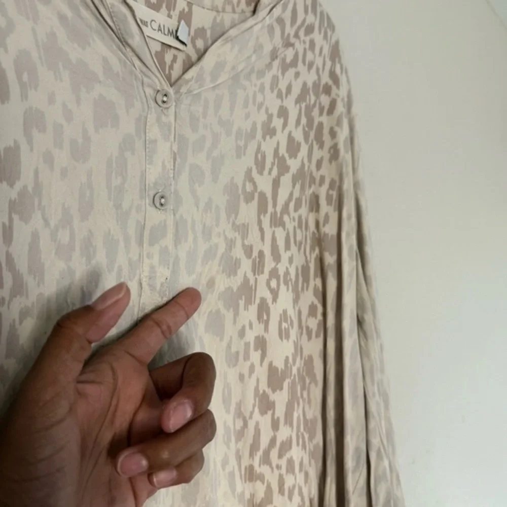 Johnny Was Calme Post Yoga Pullover Blouse BOHO Cream Cheetah Stripe Sz Small - Picture 7 of 7